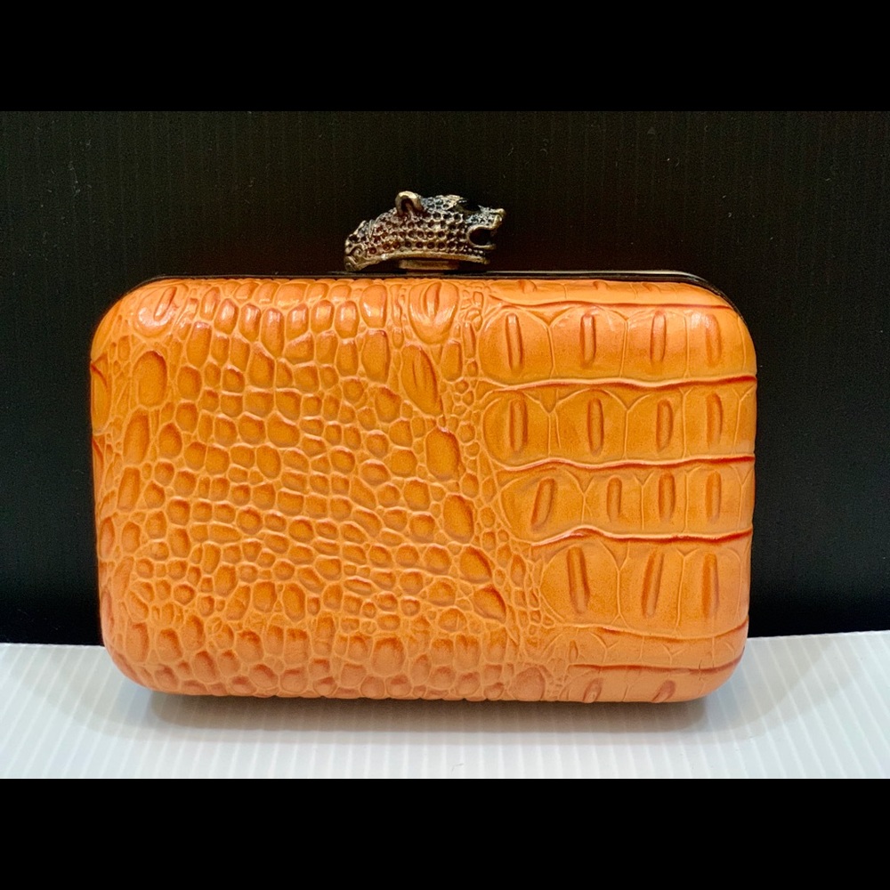 Clutch house of Harlow 1960
